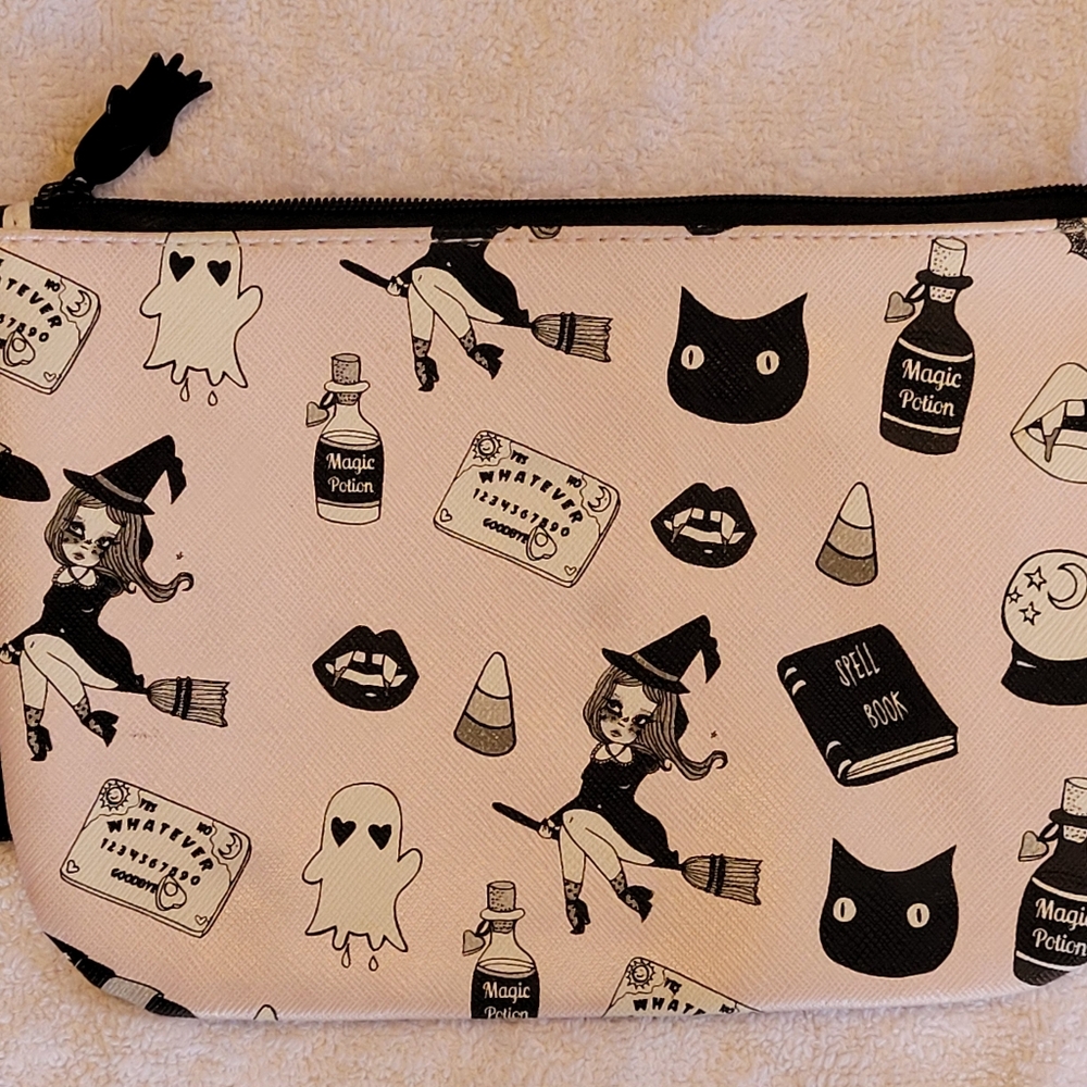 Halloween Ipsy Makeup Bag. Ghost on zipper. Approximately 5"x7".